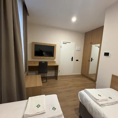 Promenaden Hotel