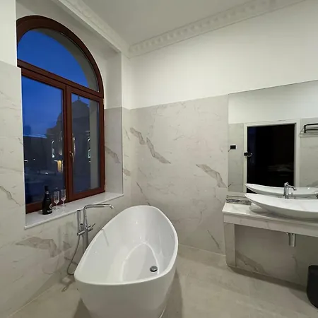 Promenaden Hotel