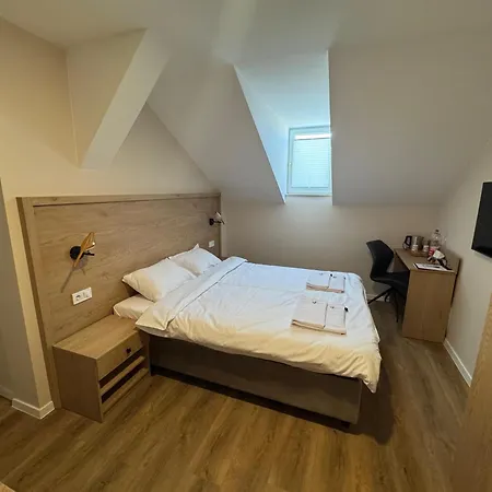 Promenaden Hotel